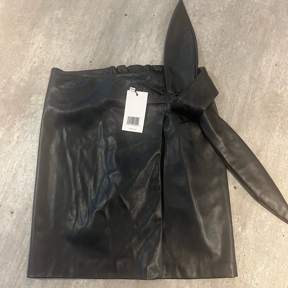 Elegant Black Pleather Skirt
